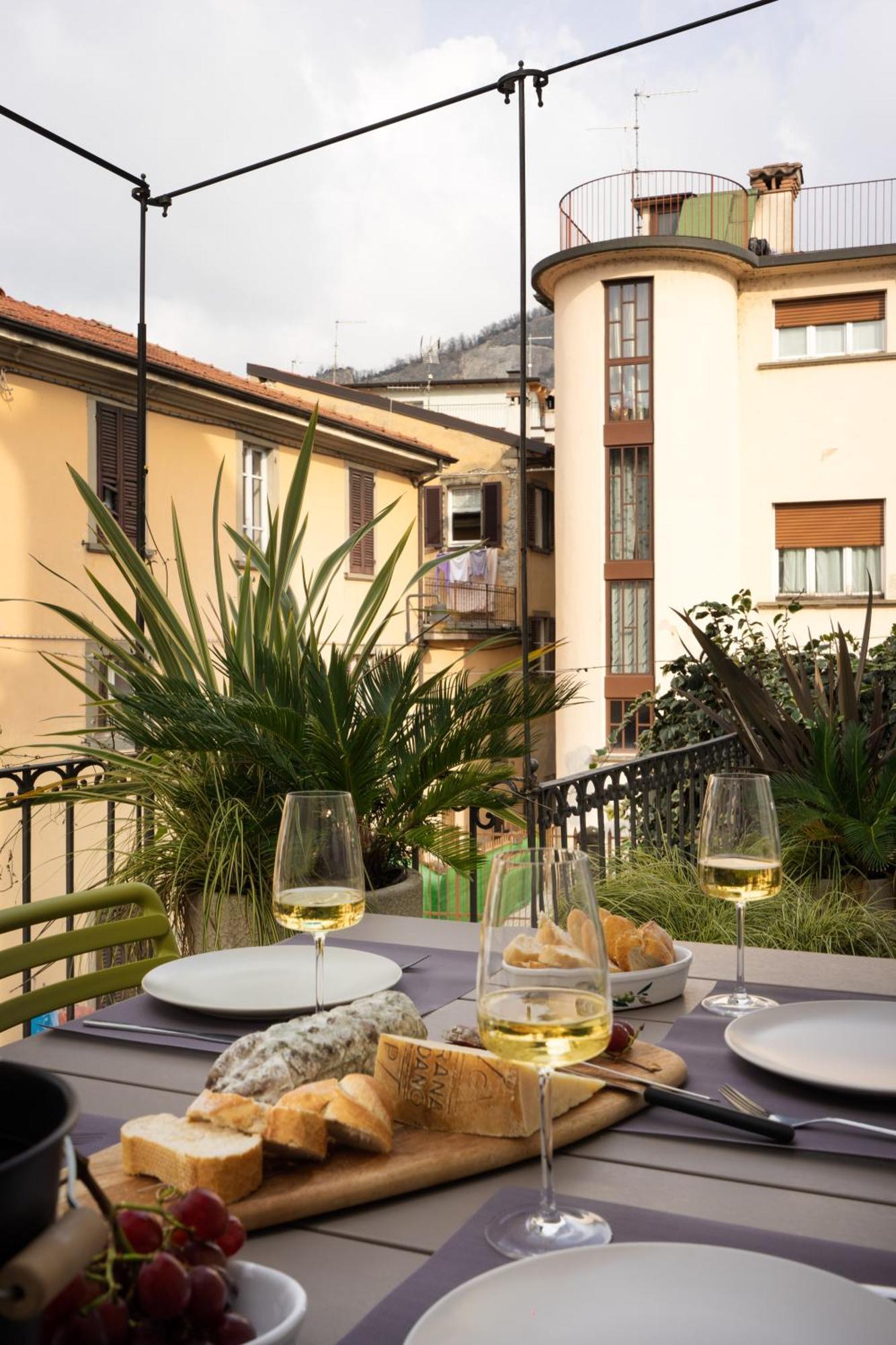 La Casa Sulla Terrazza Apartment Sarnico Luaran gambar